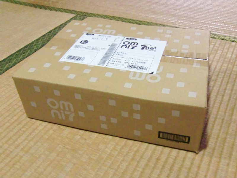 むき出しかと思ったら箱に入っていました。荷札のところは一部消してあります(汗) 段ボール