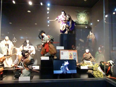 屋根の上で信乃と現八が戦う場面! 屋根の上で信乃と現八が戦う場面!